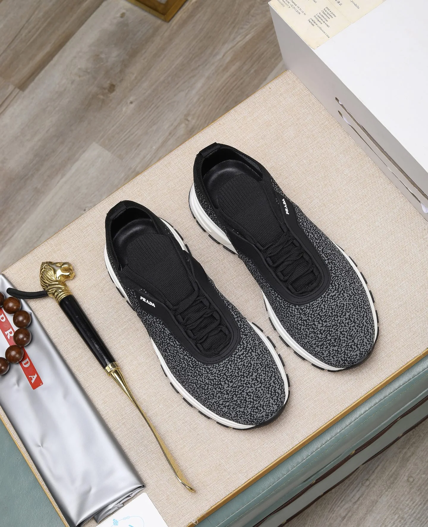Men's clothing and shoes 💰500 👑👑The latest model of high-quality PRADA men's shoes on the Hong Kong purchasing agency official website has been launched in 1:1 copy, synchronized with Hong Kong counters, and on the same catwalk; all made of breathable fly weave ➕Imported breathable fabrics with cowhide lining, 🍡🍡The original 1:1 non-slip and wear-resistant; comfortable on the feet, attractive style, fine workmanship, and simple and neat shoe trees, showing the courage and toughness of men, 👍 Code number 38 to 45